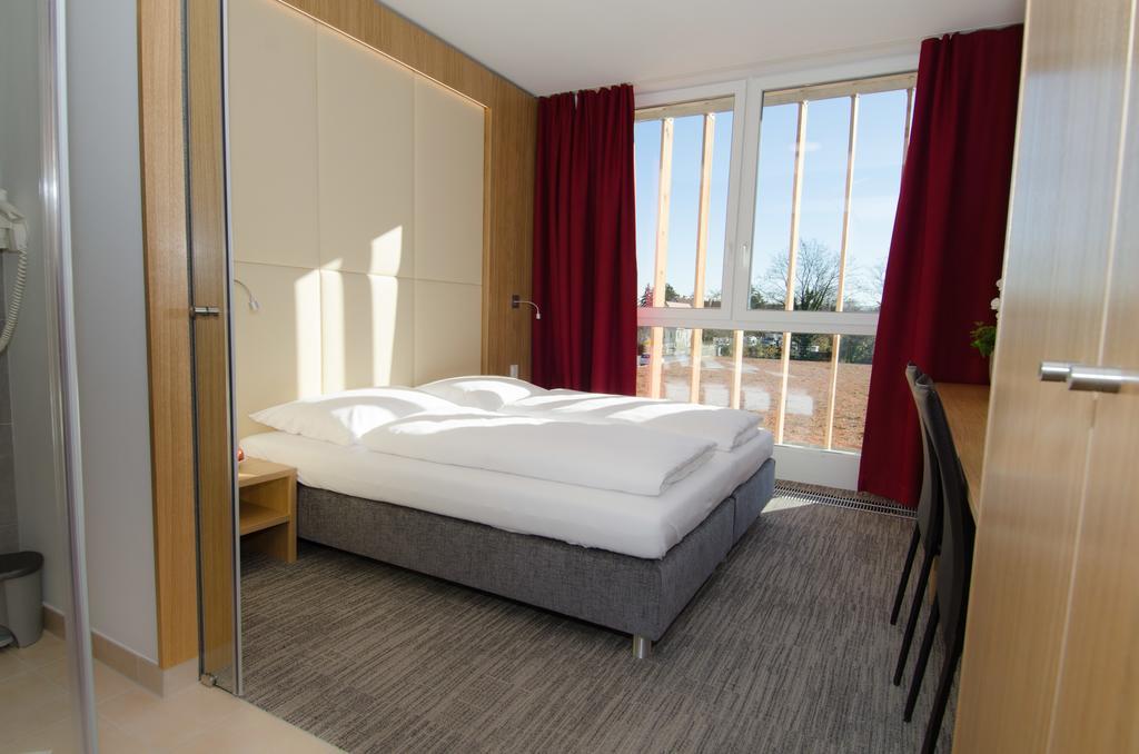 Hubertushof Fromwald Hotel Und Gasthof Bad Fischau Ngoại thất bức ảnh