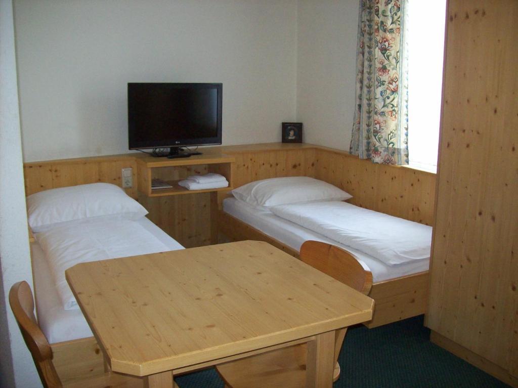Hubertushof Fromwald Hotel Und Gasthof Bad Fischau Phòng bức ảnh