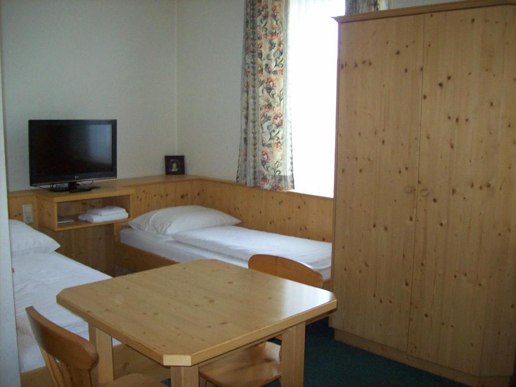 Hubertushof Fromwald Hotel Und Gasthof Bad Fischau Phòng bức ảnh