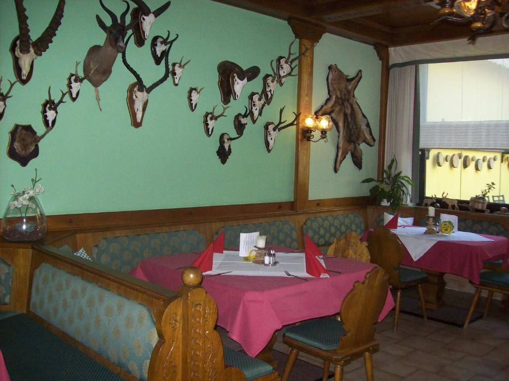 Hubertushof Fromwald Hotel Und Gasthof Bad Fischau Ngoại thất bức ảnh