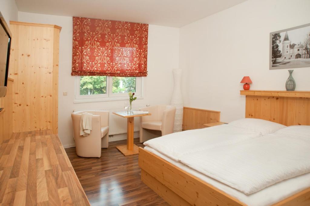 Hubertushof Fromwald Hotel Und Gasthof Bad Fischau Ngoại thất bức ảnh