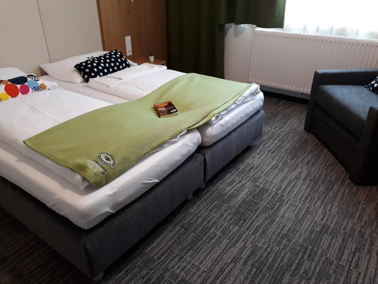 Hubertushof Fromwald Hotel Und Gasthof Bad Fischau Ngoại thất bức ảnh
